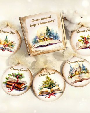 Set decoratiuni in cutie cartonata, cadou invavatoare / educatoare / profesoare, tema Carti