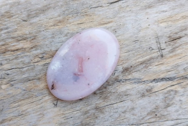 Cabochon opal roz, 38x25x4.5 mm
