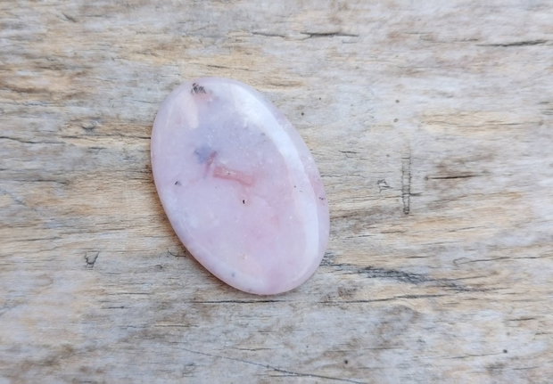 Cabochon opal roz, 38x25x4.5 mm