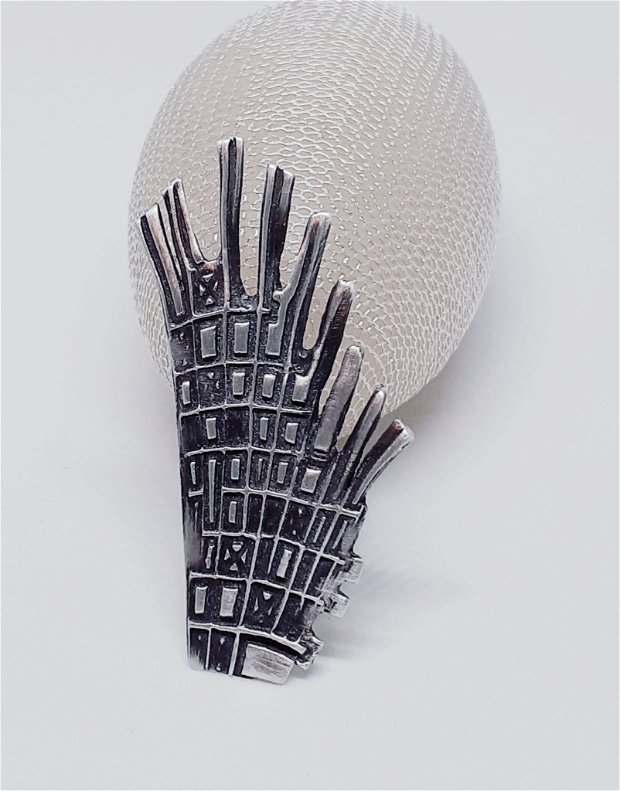 Broșă unicat din argint fin, in formă de pană de inger, stilizată, cu pin