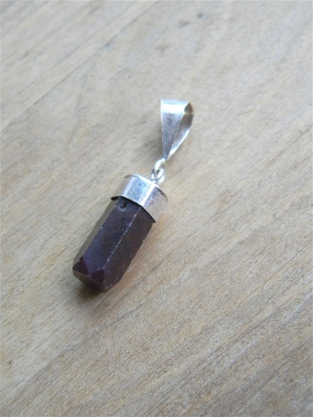 Mini pandantiv rubin in rama argint (F36-23)