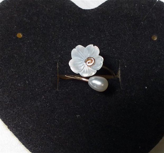 Rezervat N.C- Inel aur filat, floare sidef și perlă de cultură, reglabil