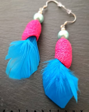 Cercei statement handmade unicat - coconi matase si pene (cod913)