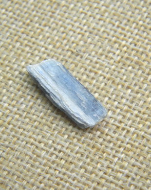 Kyanit brut (F34-1)
