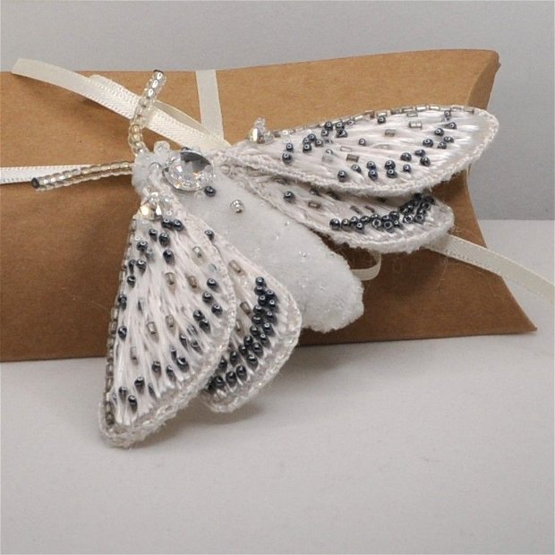 brosa fluture 3D, cristale Swarovski, brosa insecta, accesorii femei, bijuterii cadou
