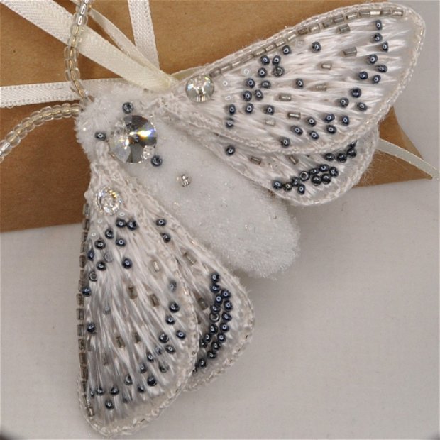 brosa fluture 3D, cristale Swarovski, brosa insecta, accesorii femei, bijuterii cadou