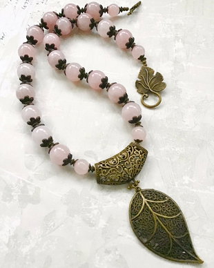 Colier vintage cuart roz