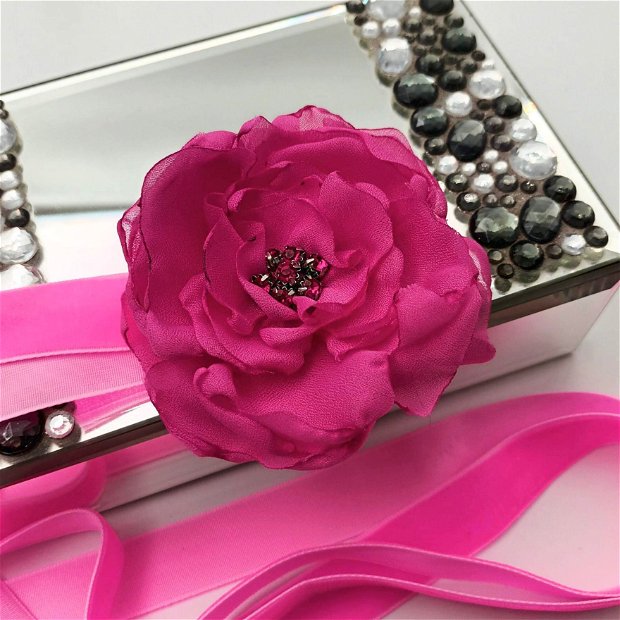 Choker catifea cu floare bujor textil Magenta roz