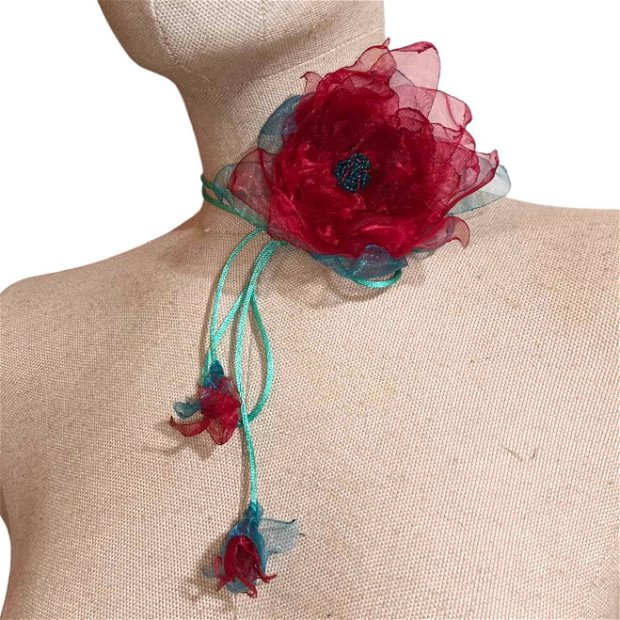 Floarea Craciunului - Colier choker cu floare rosie din organza