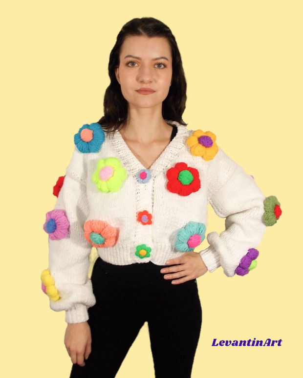 Cardigan scurt tricotat cu flori 3D mari, multicolore. Cardigan crop ballon. Cardigan cu nasturi lucrat manual. Jacheta bomber. Pulover oversized descheiat. LA COMANDA