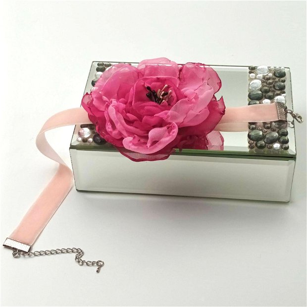Choker cu floare roz din voal, Colier statement floral