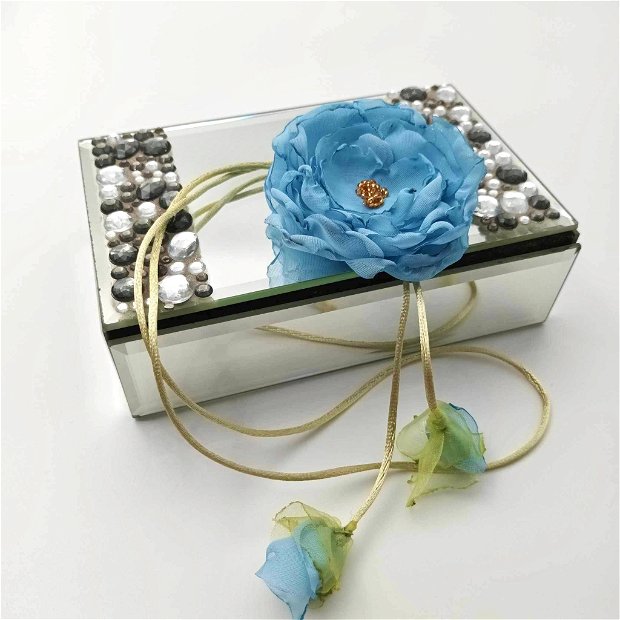 Colier floral pe snur, Colier cu floare voal bleu ciel realizata manual, colier boho pentru femei