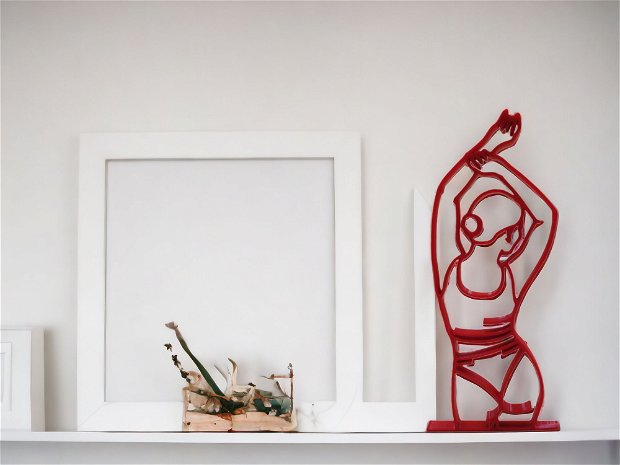 Libertatea transpusa intr-o figurina - Eleganță Single line, pentru Masă sau Birou, accesoriu de design interior cu forma unei siluete feminine, culoare rosu velvet