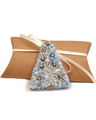brosa bradut albastra, brosa margele, brosa colorata, accesorii femei, bijuterii cadou