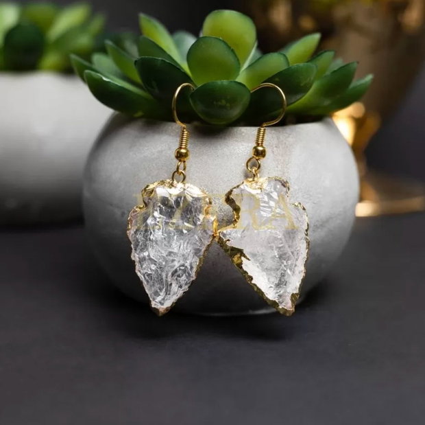 Cercei Cristal Cuart Alb Stanca Model Sageata Placat Cu Aur 18K Boho Ameya
