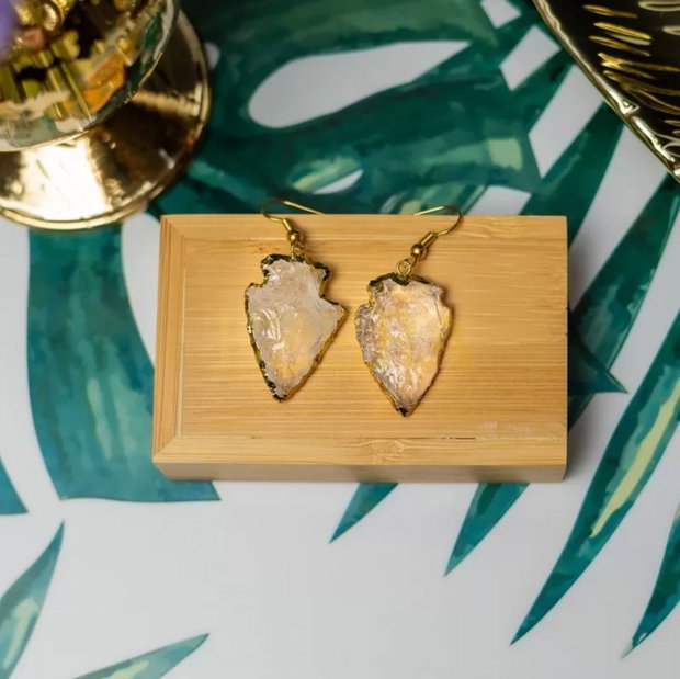 Cercei Cristal Cuart Alb Stanca Model Sageata Placat Cu Aur 18K Boho Ameya