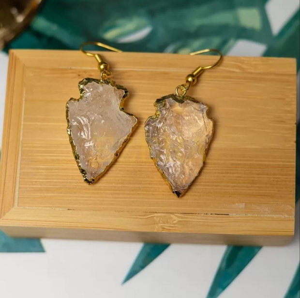 Cercei Cristal Cuart Alb Stanca Model Sageata Placat Cu Aur 18K Boho Ameya