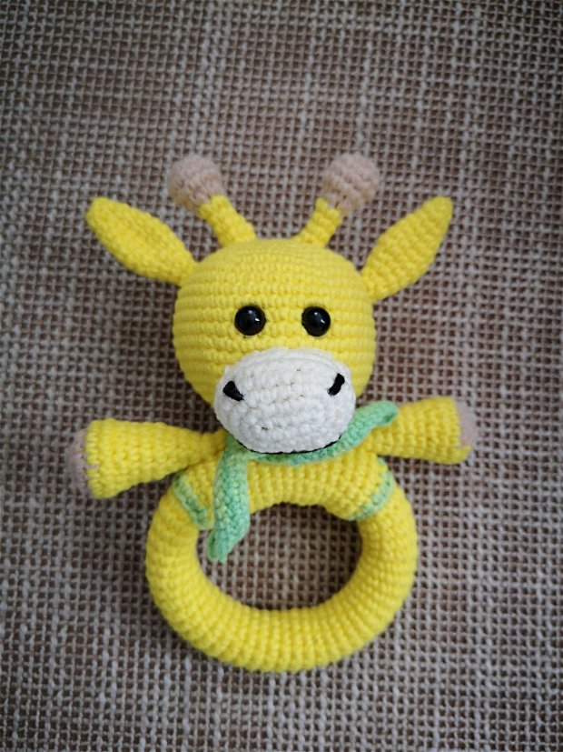Jucărie croşetată - Girafă