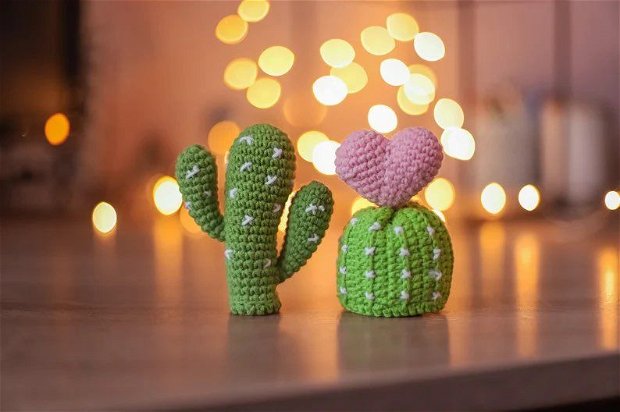 Jucarie crosetata cactus, Inima crosetata, Cactus Valentine's Day, Ziua indragostitilor, Valentine's Day, Jucarie inimioara, Inimioara de plus, Inimioara, Papusa cactus, Cactus de plus, Cactus