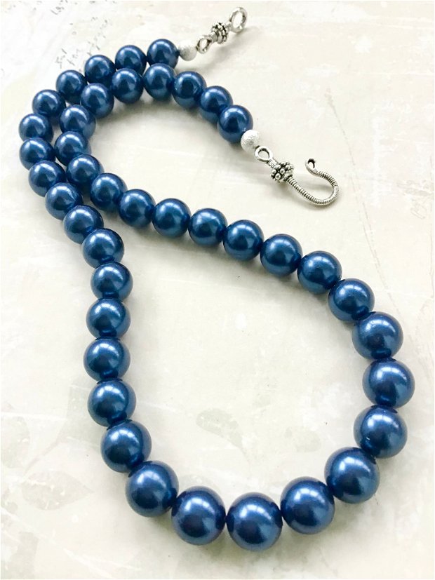 Colier perle de Mallorca albastru electric