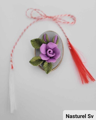 Brosa martisor: Trandafiri