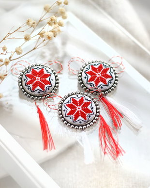Brosa - martisor cu broderie tradițională