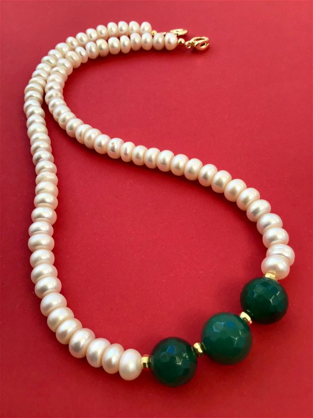 Colier perle albe de cultura & onix verde