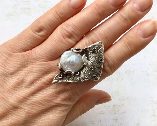 Inel perla baroc & alama placata cu argint
