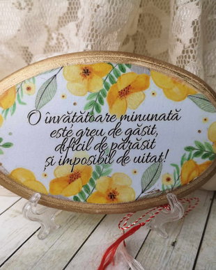 Felicitare din lemn personalizata pentru educatoare / invatatoare / profesoara - martisor