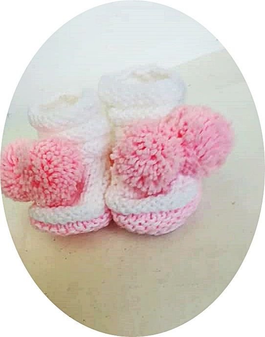 botosei tricotati albi- roz cu canafi roz