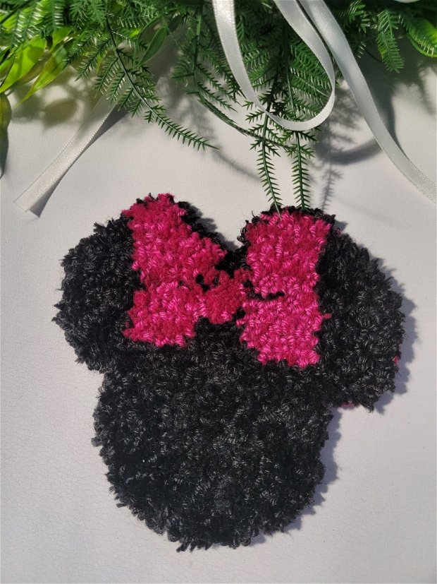 Suport pahare - tehnica punch needle - forma Minnie Mouse