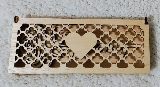 Trandafiri din lemn in cutie personalizati