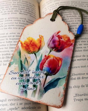 Semn de carte cu lalele, personalizat - martisor