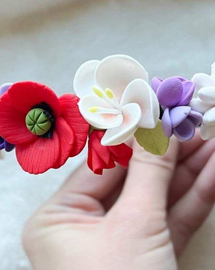 Coronita: Maci, liliac, flori de măr, margarete