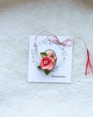 Brosa martisor: Trandafiri
