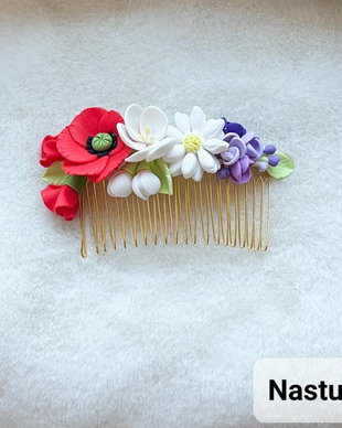 Pieptene: Maci, liliac, margarete și flori de mar