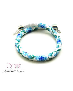 Colier handmade, crosetat cu margele de nisip - Albastrele