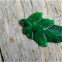 Pandantiv frunza jad verde, 50x30 mm