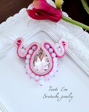 Colier soutache roz