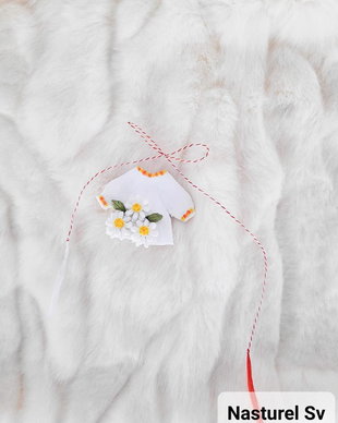 Brosa martisor: Ie cu margarete