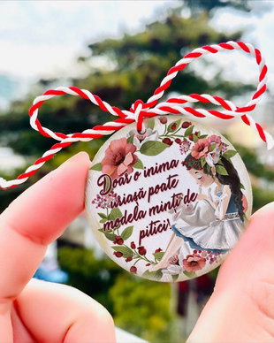 Martisor personalizat - Rotund - Lovely spring cu fetite si animalute
