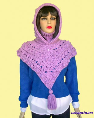 Mini poncho lila cu gluga si guler pe gat. Gluga calduroasa. Poncho lila lucrat manual. Balaclava crosetata. Marime universala