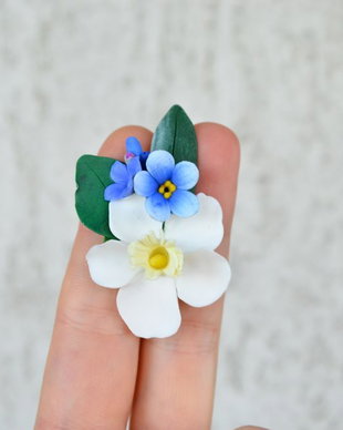 Leandru si flori de nu ma uita- Brosa martisor