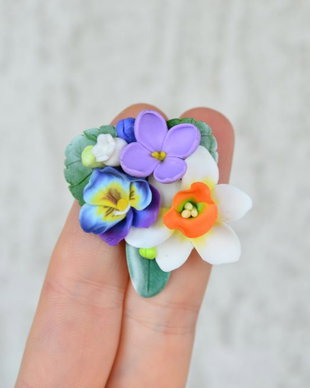 Narcisa, panseluta si liliac- Brosa martisor
