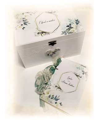 Set cadou pentru invatatoare / educatoare / diriginta / profesoara, format din carte personalizata cu coperti din lemn, cufar 30x20x18 cm, tema florala, cale