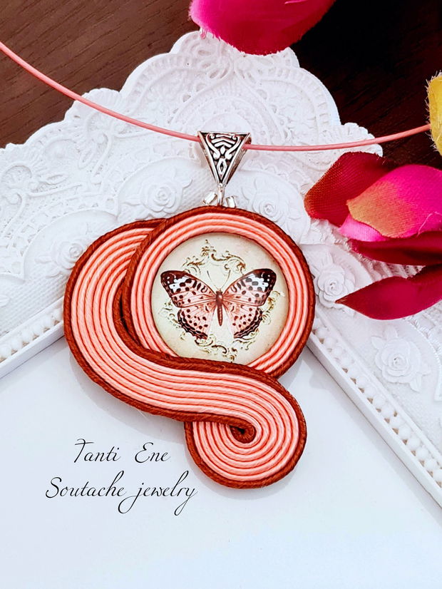 Pandantiv soutache cu fluture