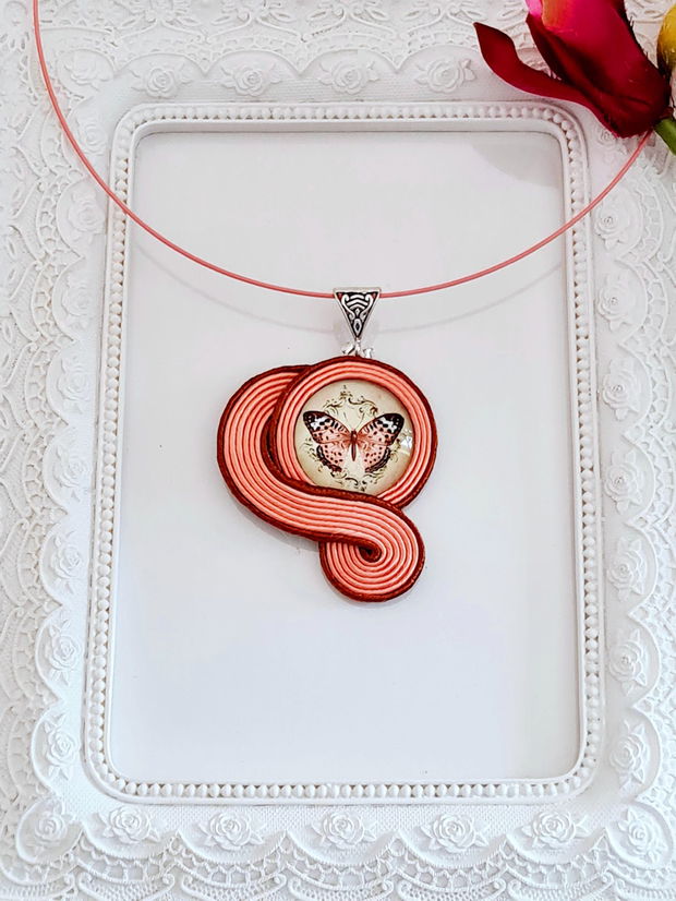 Pandantiv soutache cu fluture