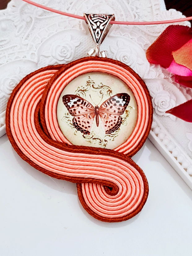 Pandantiv soutache cu fluture