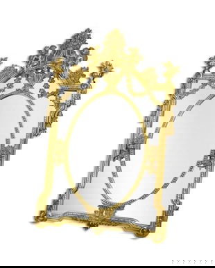 Oglinda cu o rama aurie din rasini