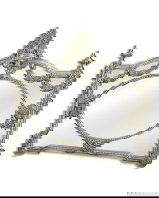 Oglinda cu o rama argintie din rasini